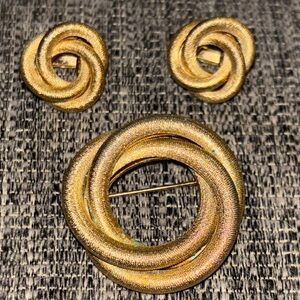 Sarahs Circle Sarah Coventry Gold Knot Earrings and Brooch Set